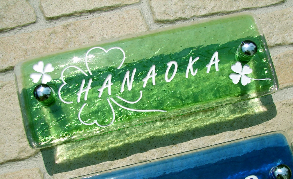 シンプルーなガラス表札の画像