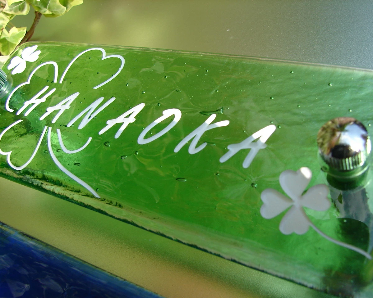 シンプルーなガラス表札の画像