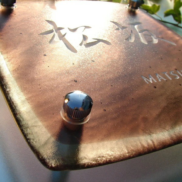 ワイン色ガラスがマイルドなガラス表札