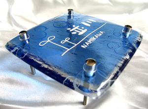 スカイブルーのさわやかなガラス表札【HF-82】の施工画像