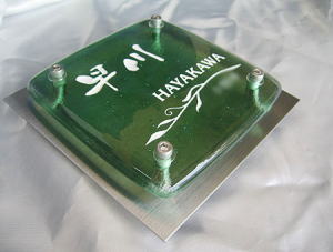 高級感あふれるモダンなアート表札の施工画像