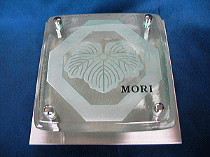 高級感あふれるモダンなアート表札のオプション家紋