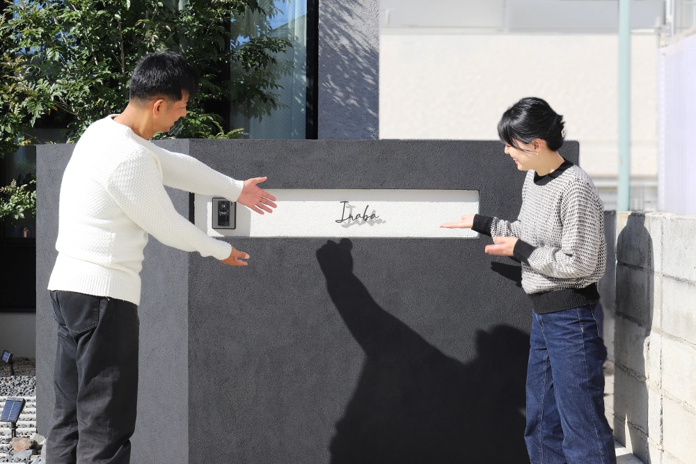 グレーの門柱にお取付の画像 シンプルでスッキリ 高級感があります