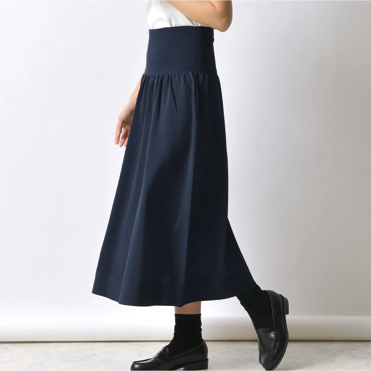 226 のびるニットロングスカート  