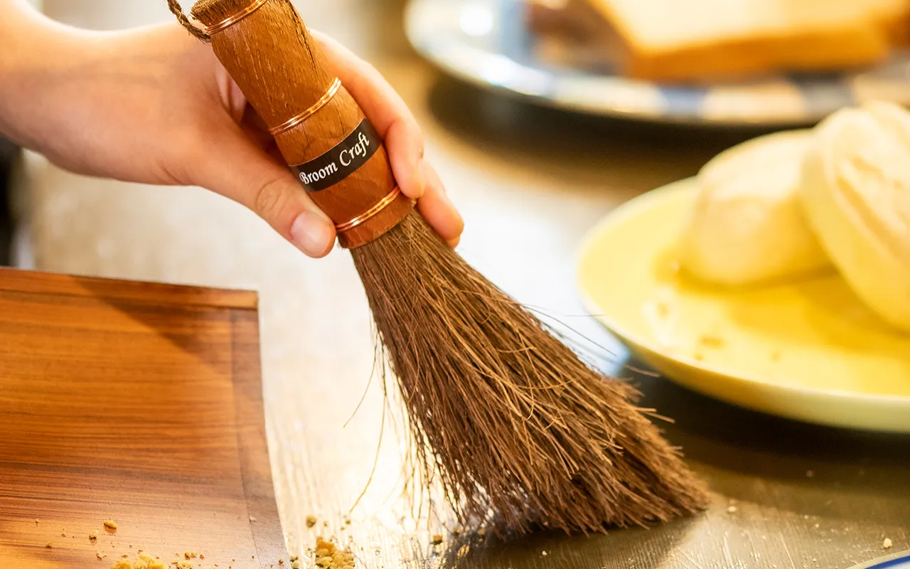 国産棕櫚手箒・シダ手箒 | 柿渋はりみ塵取り - Broom Craft