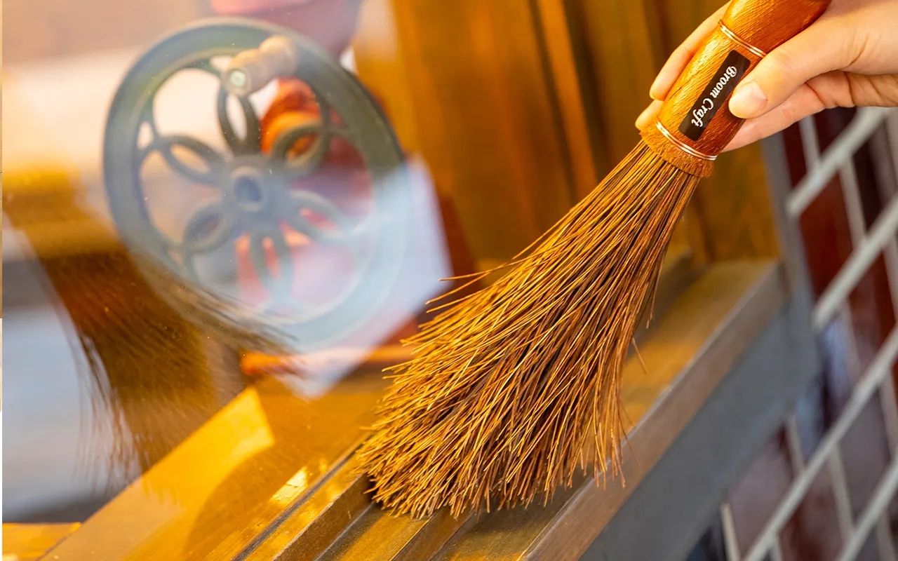 国産棕櫚手箒・シダ手箒 | 柿渋はりみ塵取り - Broom Craft