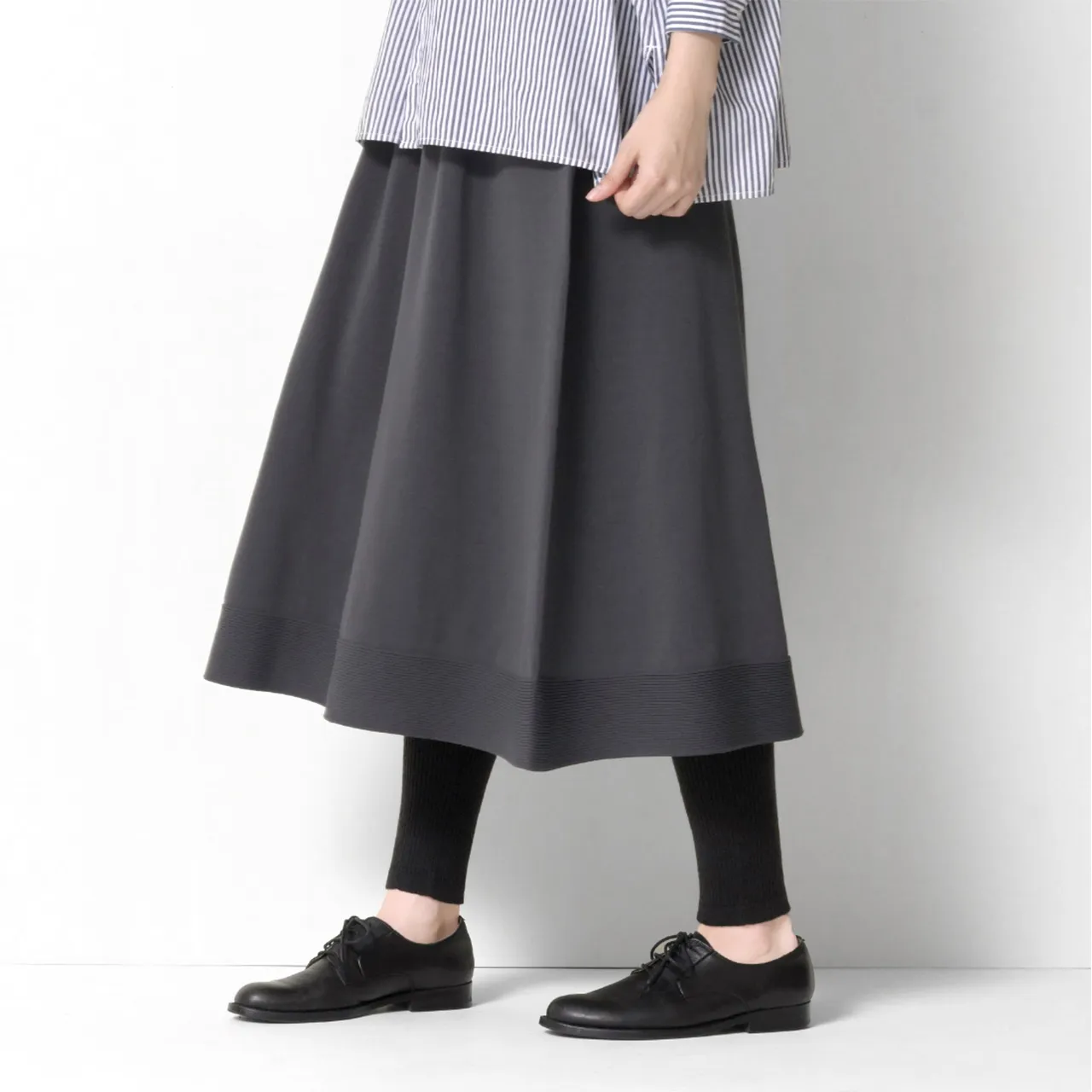 のびる腹巻き付のニットロングスカート グレー