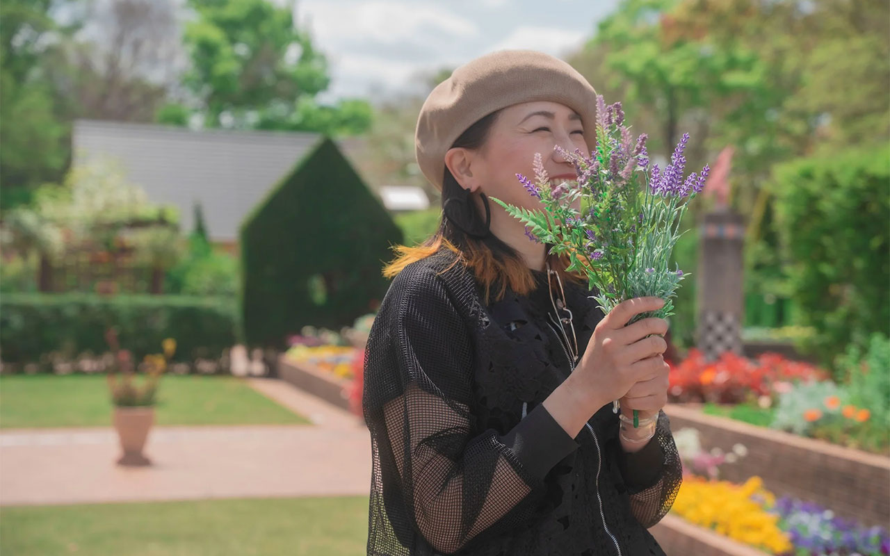 Beret is flamingo merino
