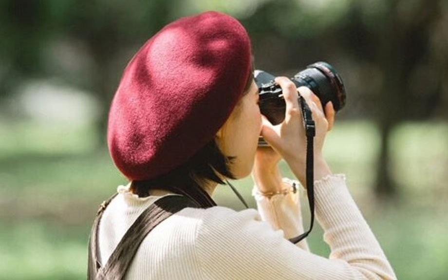 Beret is flamingo merino