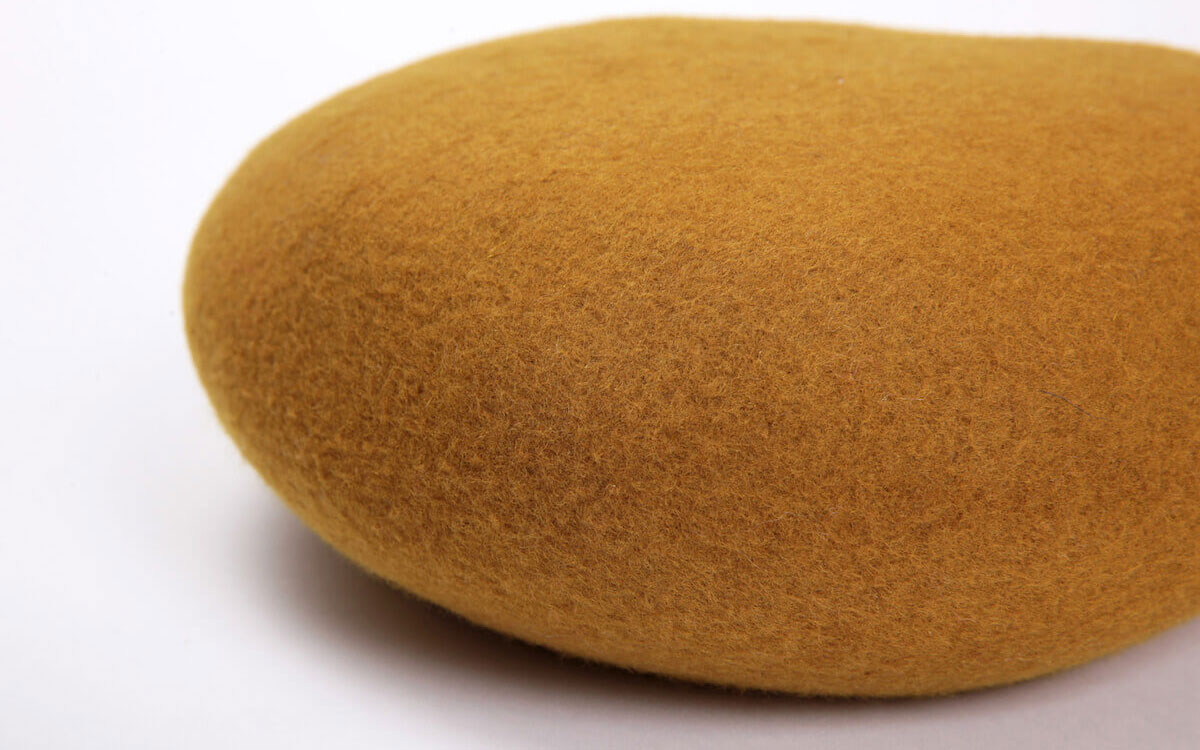 Beret is flamingo merino