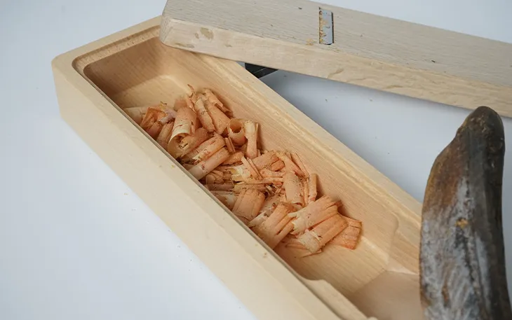 「台屋(だいや)」の鰹節削り器