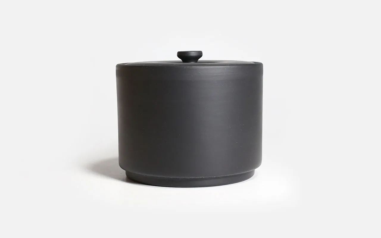 ＪINSUIIROIRO保存容器 陶器４５0ml ブラック オフホワイト 急須製造の蓋すり技術による高い密閉性 常滑焼の保存容器 | IROIRO