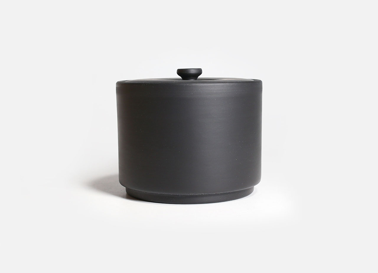 ＪINSUIIROIRO保存容器 陶器４５0ml ブラック オフホワイト 急須製造の蓋すり技術による高い密閉性 常滑焼の保存容器 | IROIRO