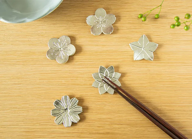 箸置「花ばな」(能作)