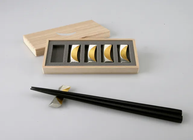 箸置「月」金箔(能作)