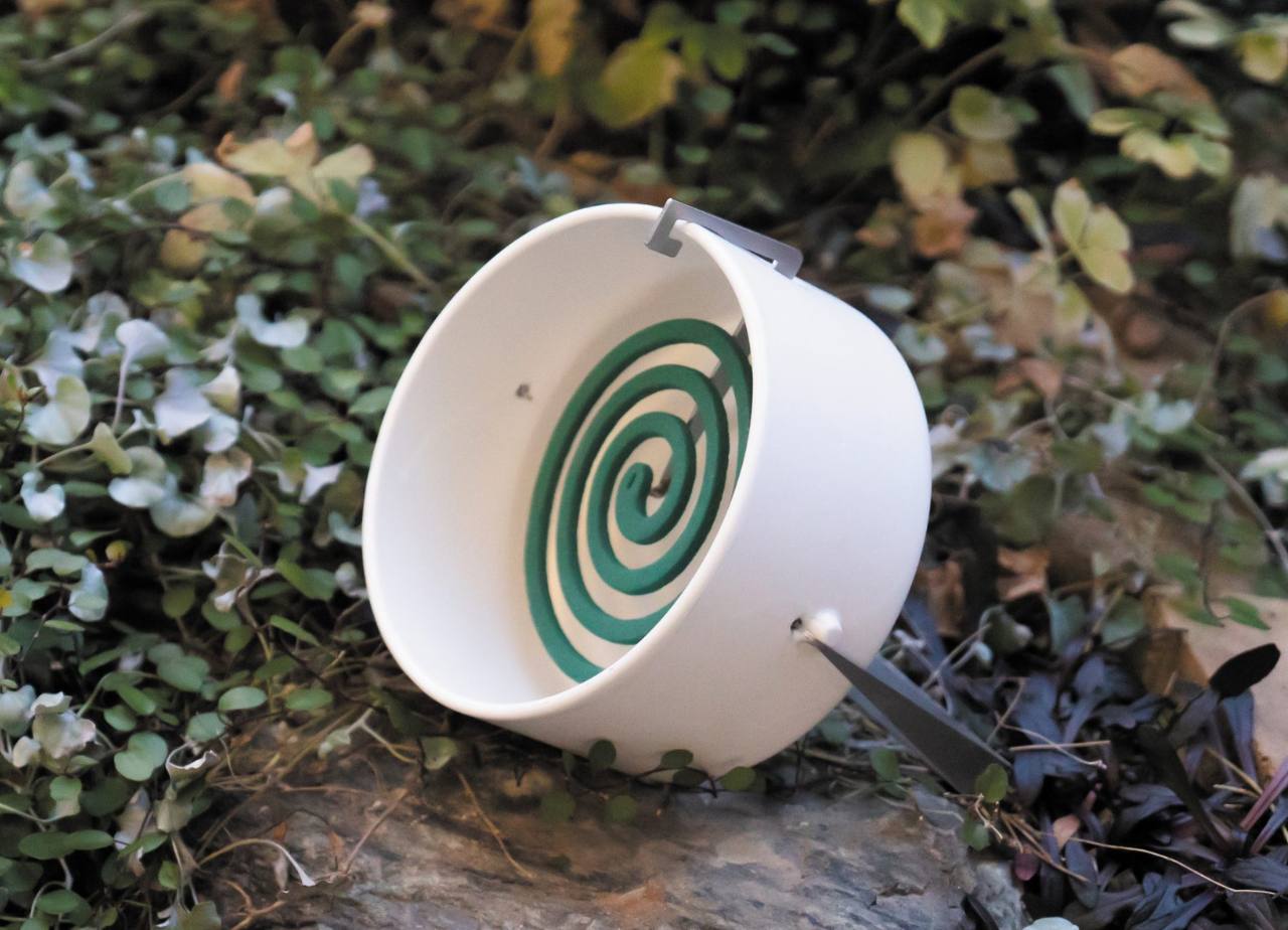 陶器の蚊やりスタンド