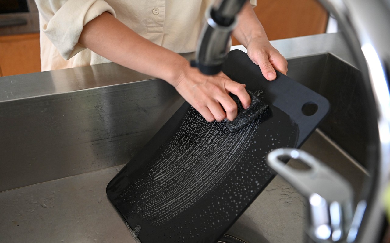 ゴム製のまな板 / カッティングボード  RUBBER Rubber（ラバラバ） 