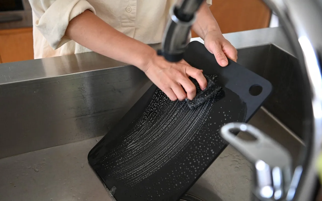 ゴム製のまな板 / カッティングボード RUBBER Rubber（ラバラバ） 