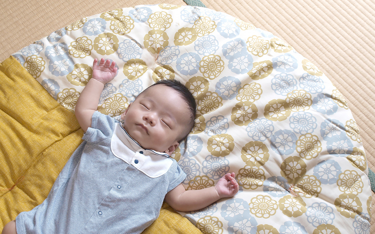 赤ちゃんのための洗える せんべい座布団 | 新生児から小学生に