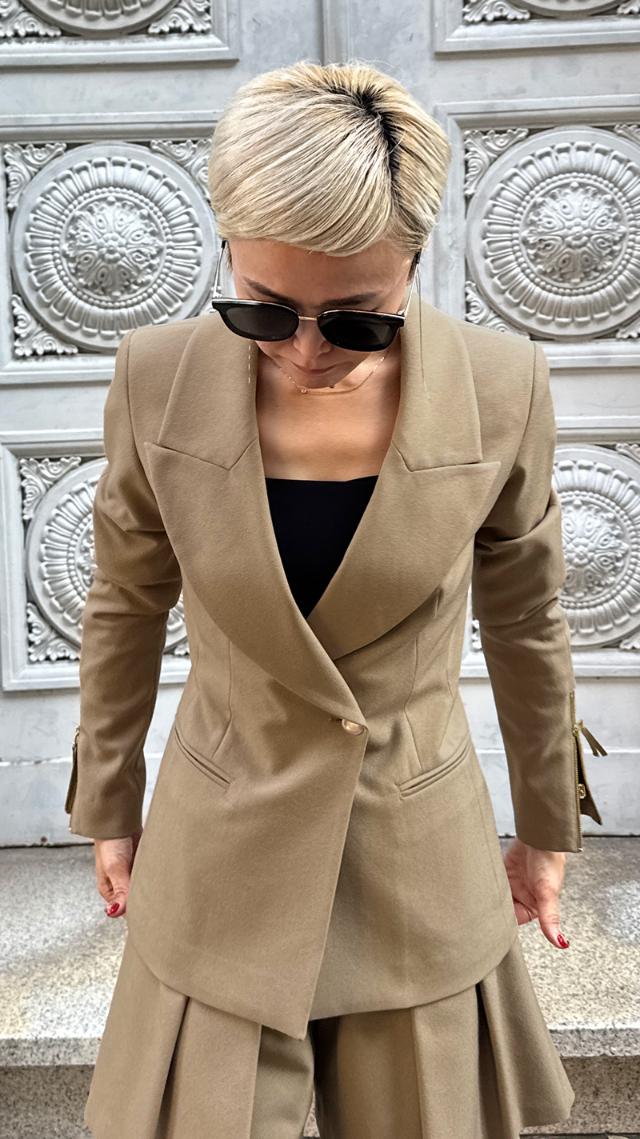 シャープカラージャケット