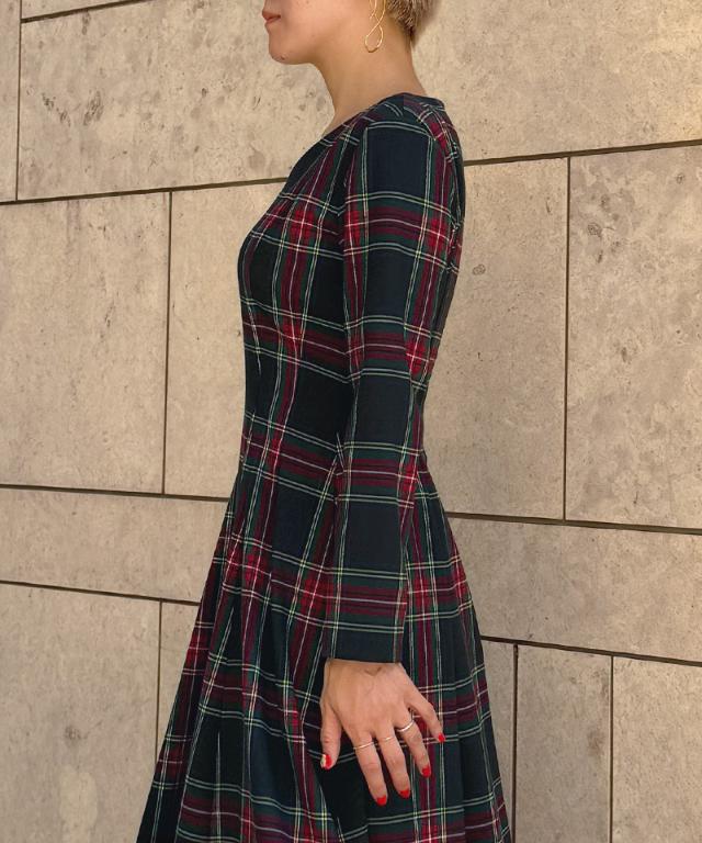 Vネックタータンチェックワンピース_edl25aw-op01
