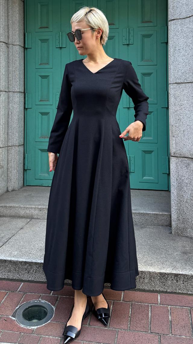 Vネックワンピース