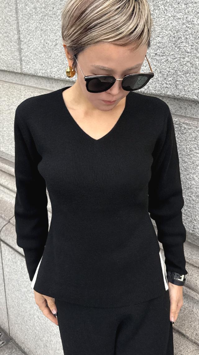 Vネックウールニット