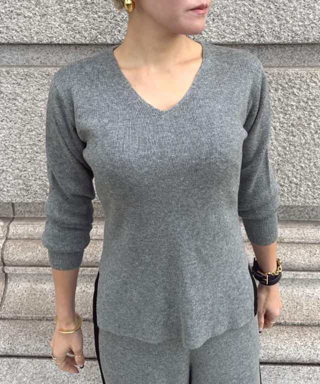Vネックウールニット_gfa25aw-nt09