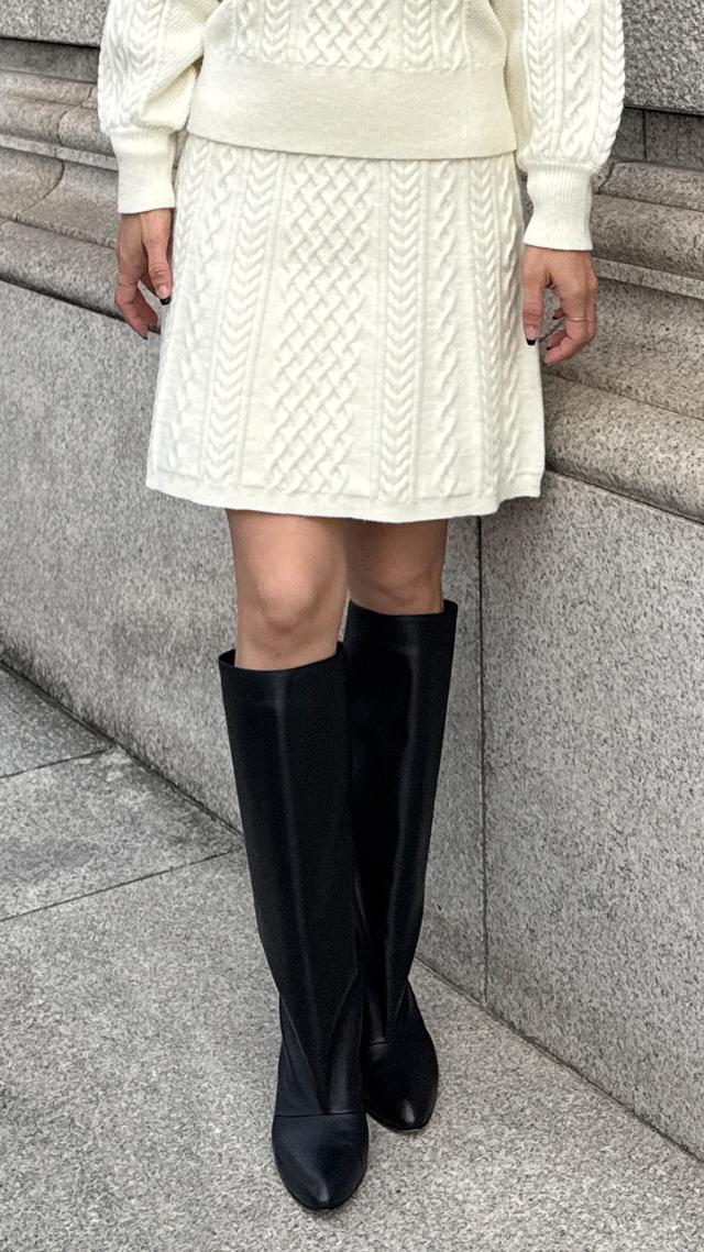 着痩せケーブルスカート