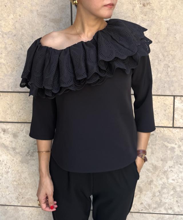 フリルアシンメトリーレースブラウス_iwa25aw-bl11