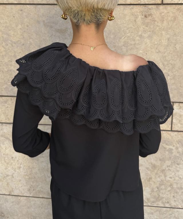 フリルアシンメトリーレースブラウス_iwa25aw-bl11