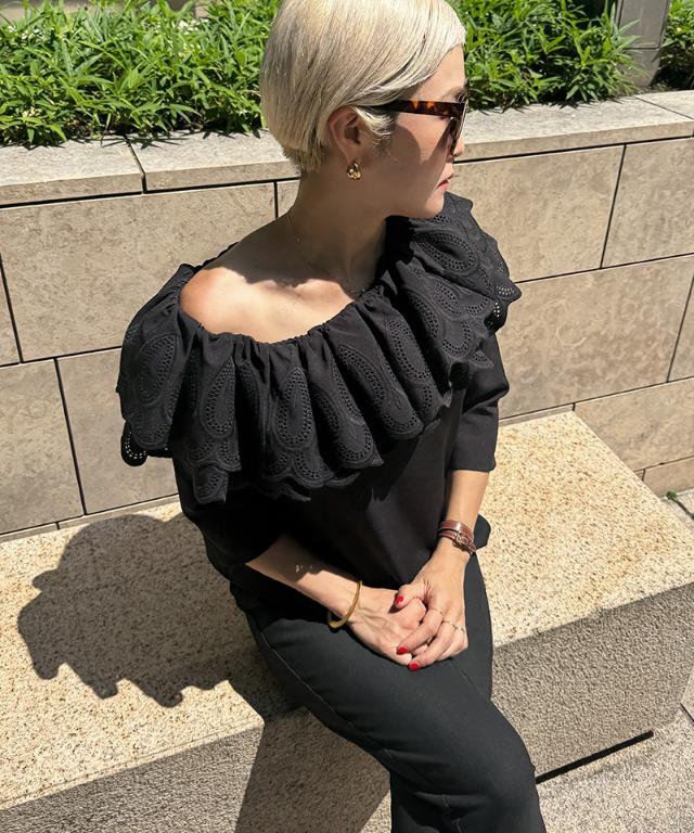 フリルアシンメトリーレースブラウス_iwa25aw-bl11