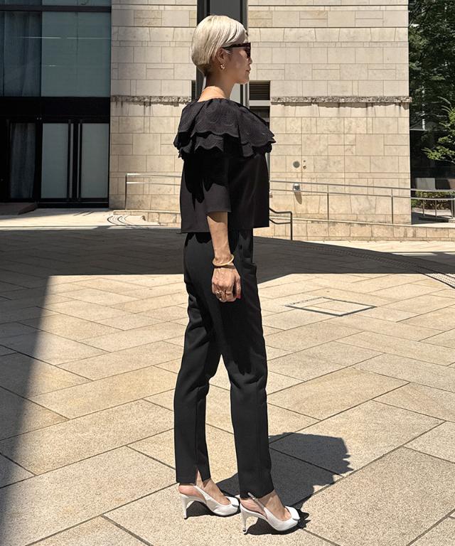 フリルアシンメトリーレースブラウス_iwa25aw-bl11