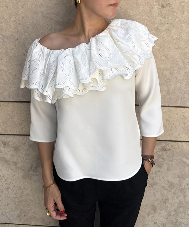 フリルアシンメトリーレースブラウス_iwa25aw-bl11