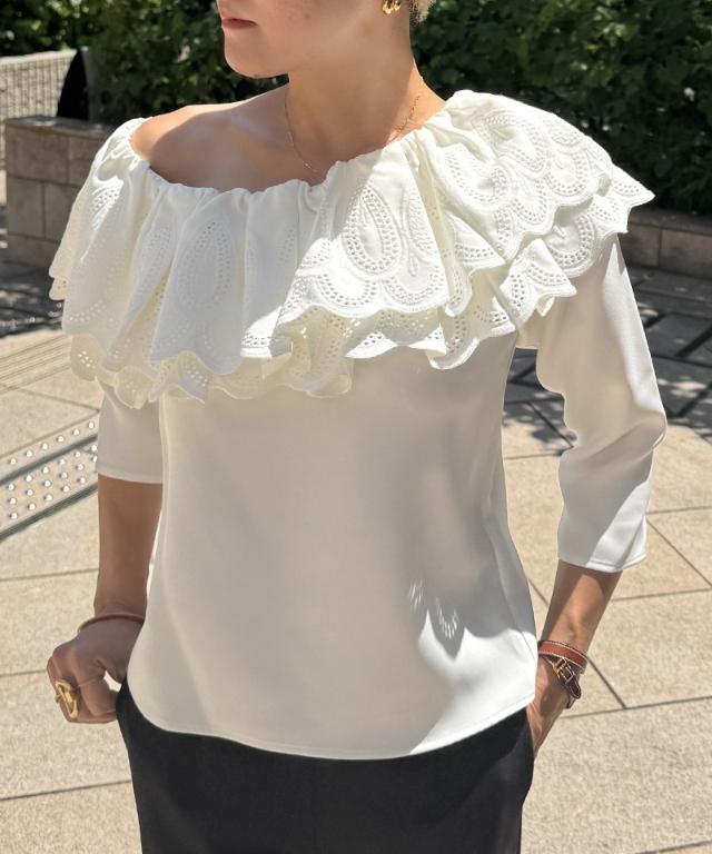 フリルアシンメトリーレースブラウス_iwa25aw-bl11