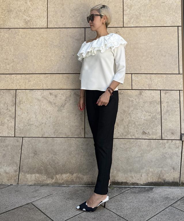 フリルアシンメトリーレースブラウス_iwa25aw-bl11