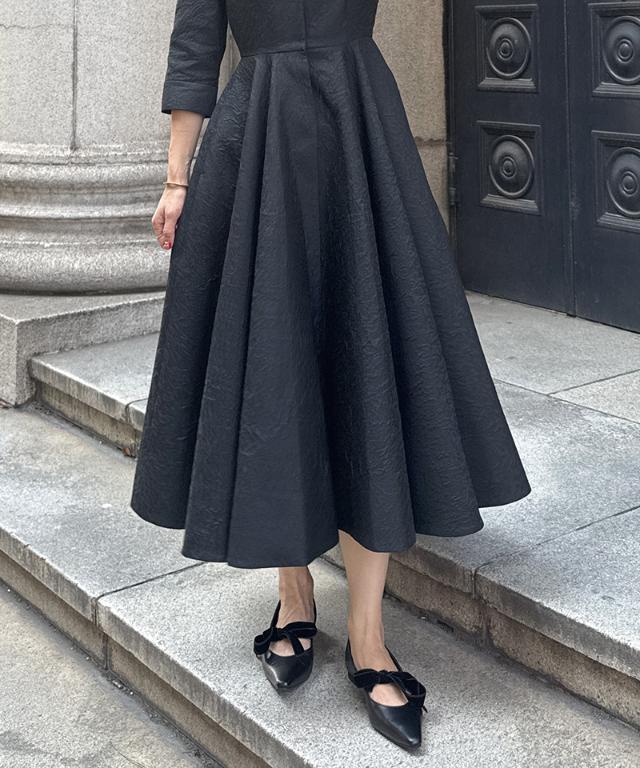 m5857【美品 アニエスベー】 フレアワンピース ジャガード 立体フラワー 黒 m5857【美品 アニエスベー】 フレアワンピース ジャガード 立体