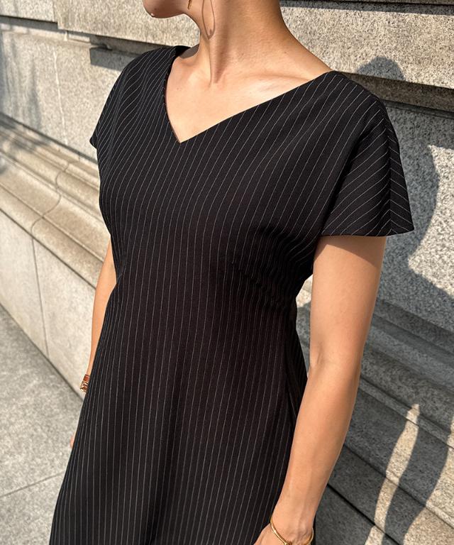 ピンストライプ美シルエットワンピース_iwa25aw-op16