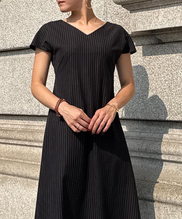 ピンストライプ美シルエットワンピース_iwa25aw-op16