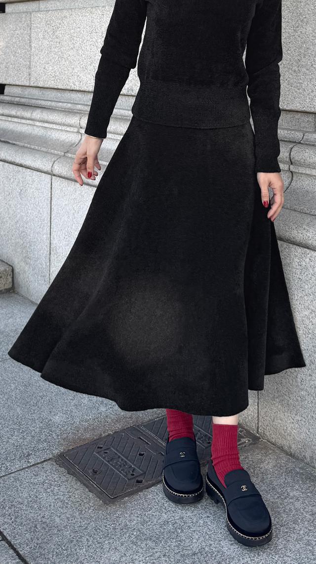 もちふわとろけるニットスカート