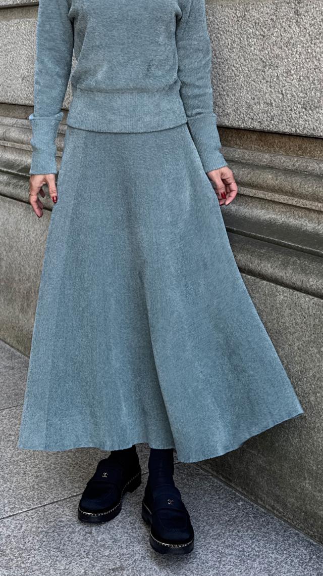 もちふわとろけるニットスカート