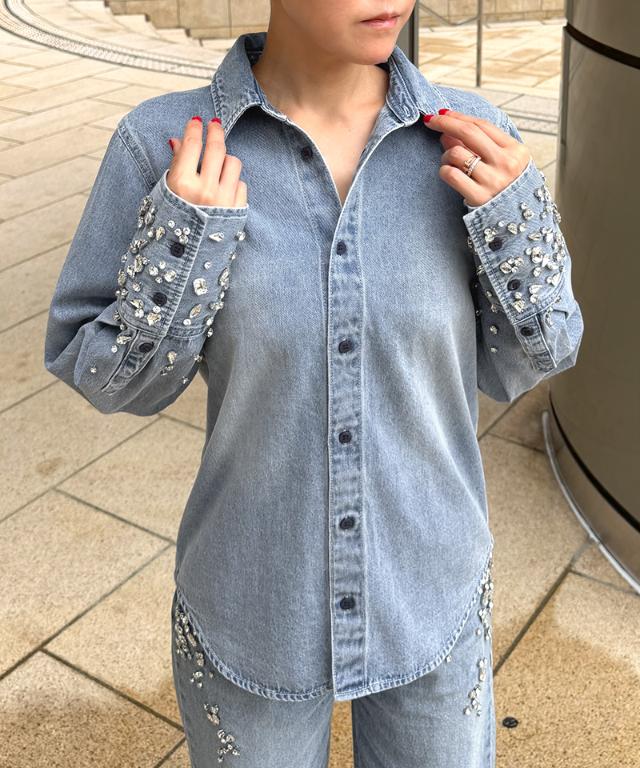手刺繍ビジューデニムブラウス_qua26aw-bl01