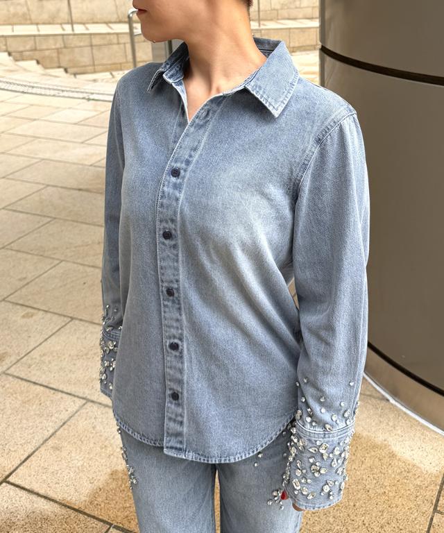 手刺繍ビジューデニムブラウス_qua26aw-bl01