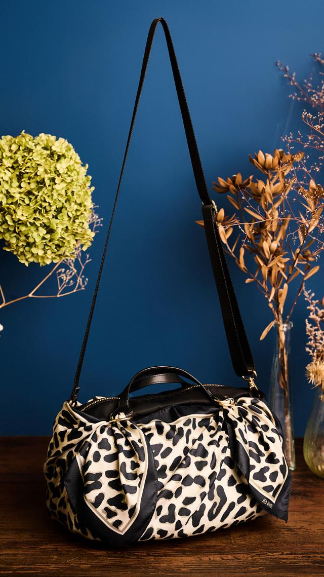 スカーフ付ショルダーバッグ