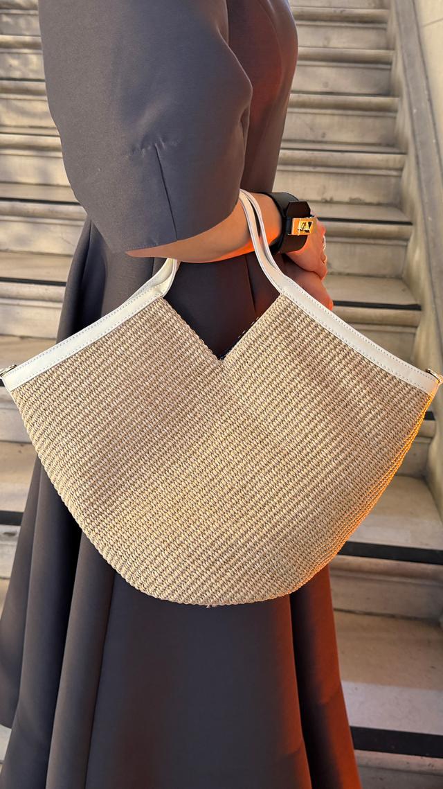 機能性イタリア素材サマーミディアムバッグ（ショルダー付）