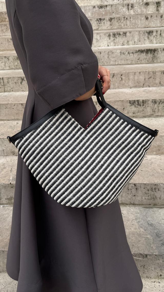 機能性イタリア素材サマーミディアムバッグ（ショルダー付）