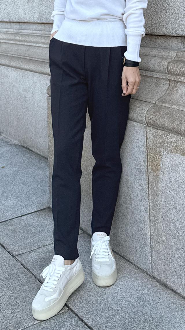 美脚裏起スラックス（吸湿発熱）