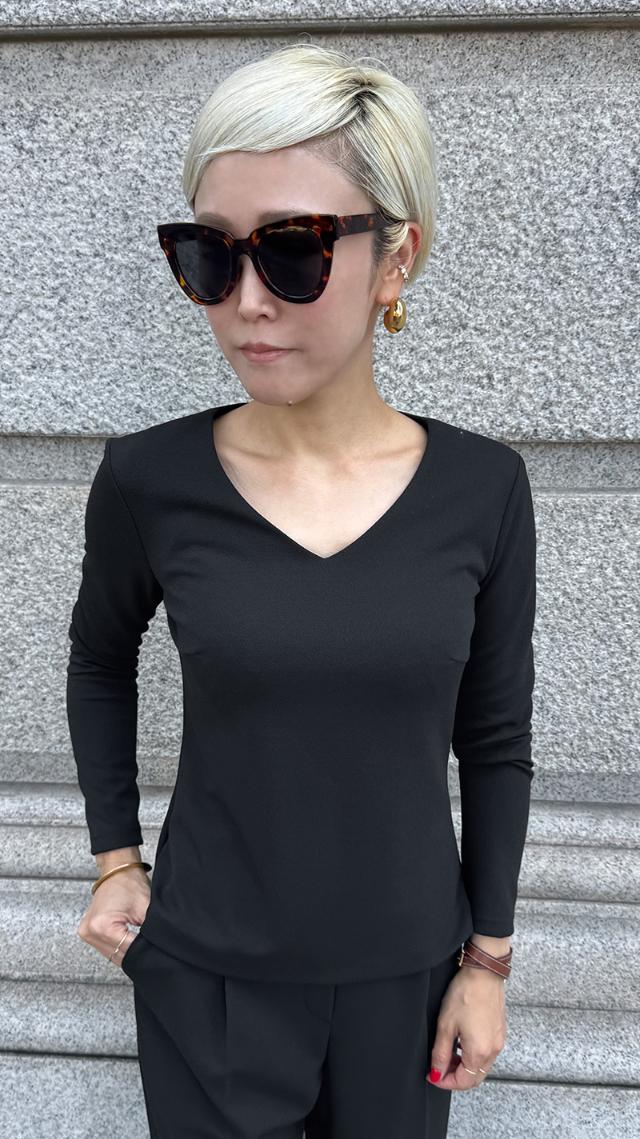 日本製美バストラインVネックカットソー