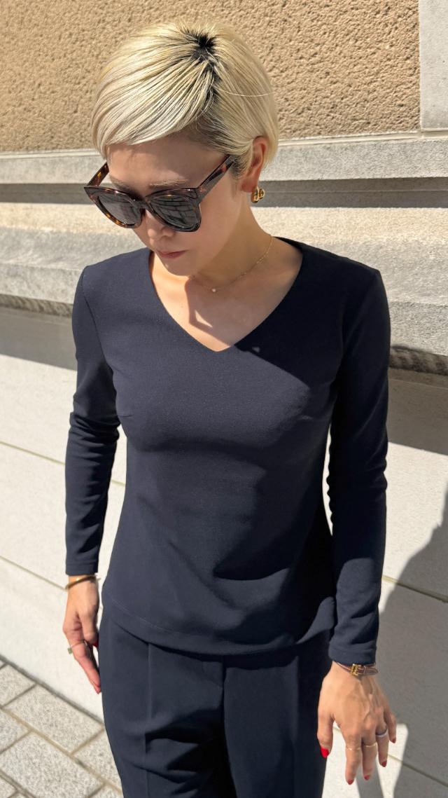 日本製美バストラインVネックカットソー