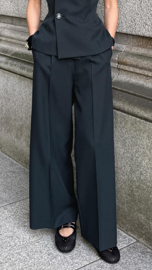 ワイド美脚パンツ（防シワ・UVカット機能生地）